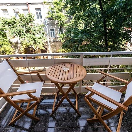 Central Vera Studio - Ideal For 3 - By Wehost Τυφλίδα Εξωτερικό φωτογραφία