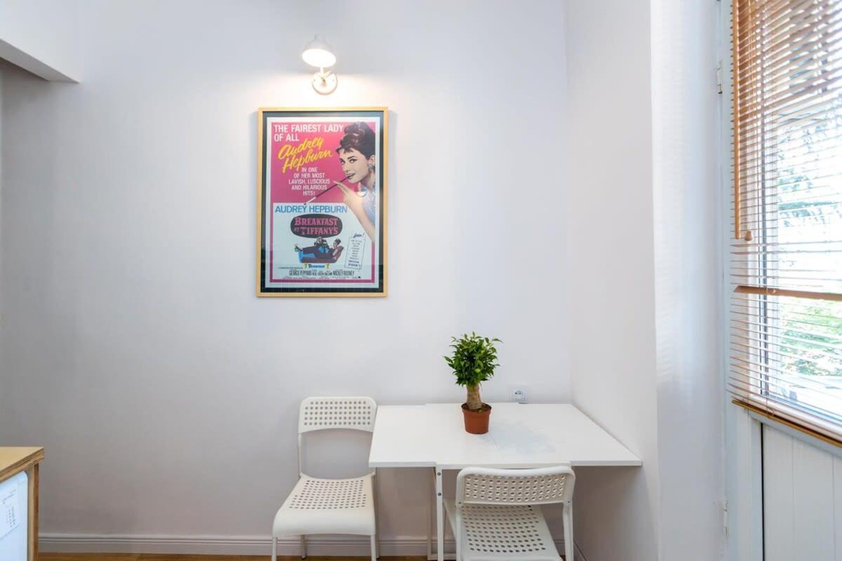 Central Vera Studio - Ideal For 3 - By Wehost Τυφλίδα Εξωτερικό φωτογραφία